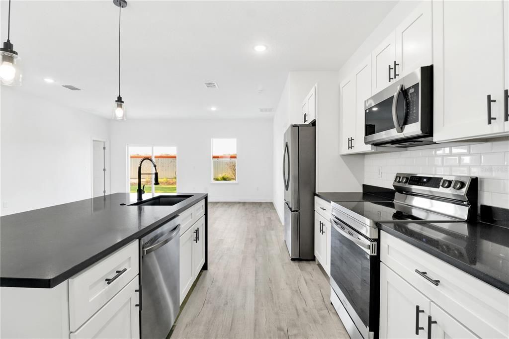 En Venta: $284,990 (4 camas, 2 baños, 1756 Pies cuadrados)