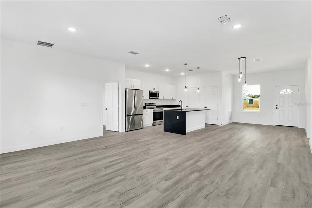 En Venta: $284,990 (4 camas, 2 baños, 1756 Pies cuadrados)