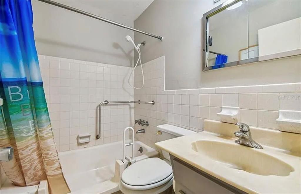 For Rent: $1,600 (2 beds, 1 baths, 1100 Square Feet)