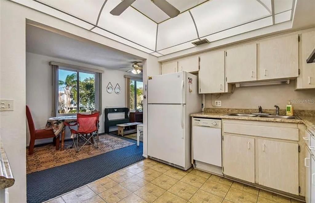 For Rent: $1,600 (2 beds, 1 baths, 1100 Square Feet)