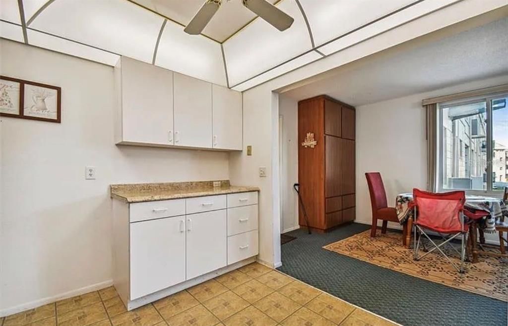 For Rent: $1,600 (2 beds, 1 baths, 1100 Square Feet)