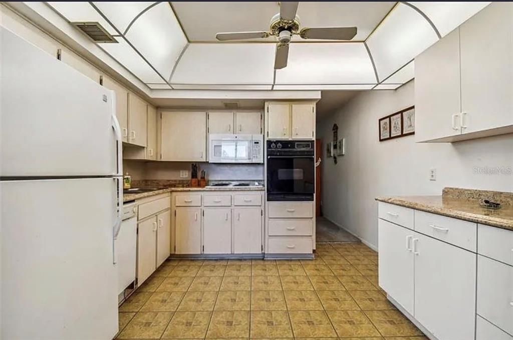 For Rent: $1,600 (2 beds, 1 baths, 1100 Square Feet)