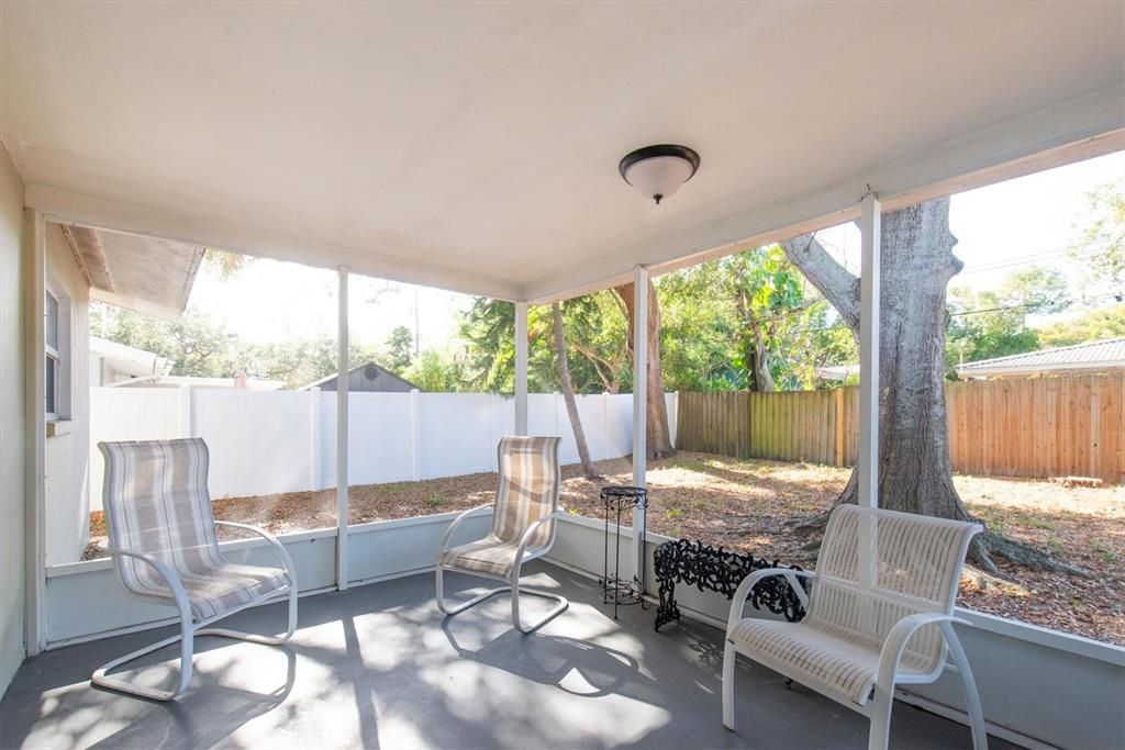 For Sale: $365,000 (2 beds, 2 baths, 1157 Square Feet)