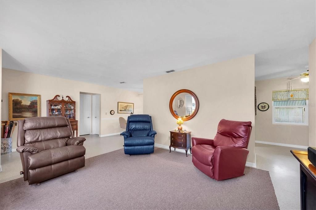 For Sale: $365,000 (2 beds, 2 baths, 1157 Square Feet)