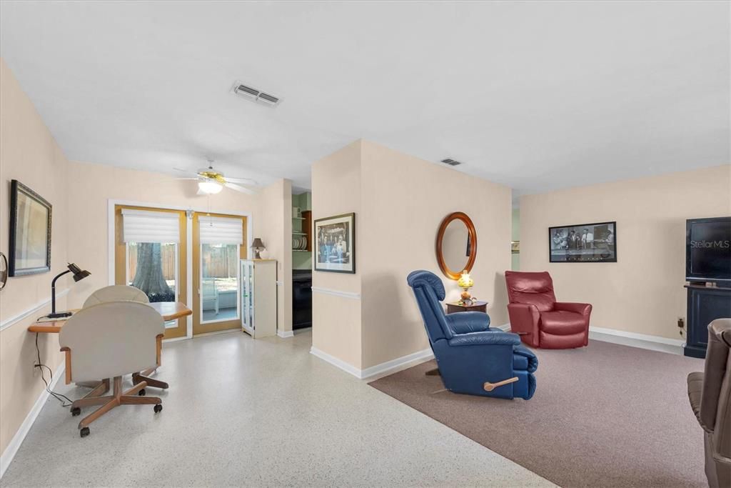 For Sale: $365,000 (2 beds, 2 baths, 1157 Square Feet)