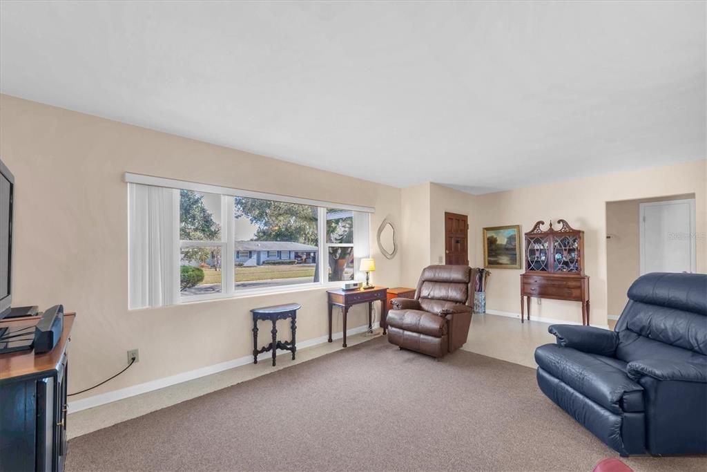 For Sale: $365,000 (2 beds, 2 baths, 1157 Square Feet)