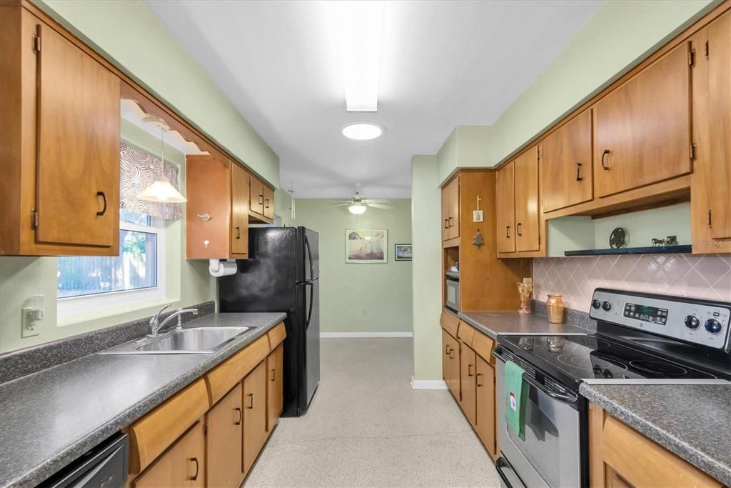 For Sale: $365,000 (2 beds, 2 baths, 1157 Square Feet)