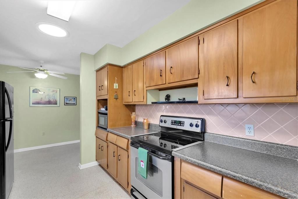 For Sale: $365,000 (2 beds, 2 baths, 1157 Square Feet)