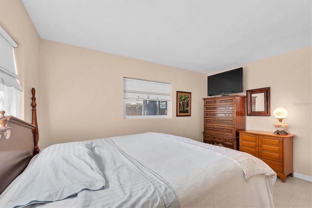 For Sale: $365,000 (2 beds, 2 baths, 1157 Square Feet)