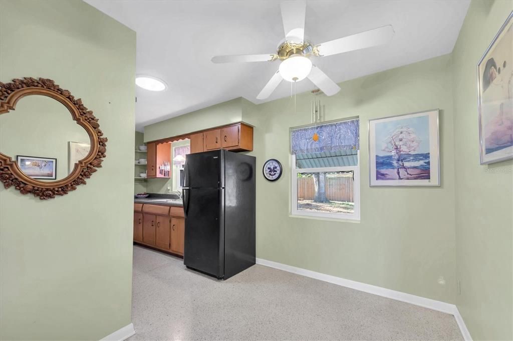 For Sale: $365,000 (2 beds, 2 baths, 1157 Square Feet)