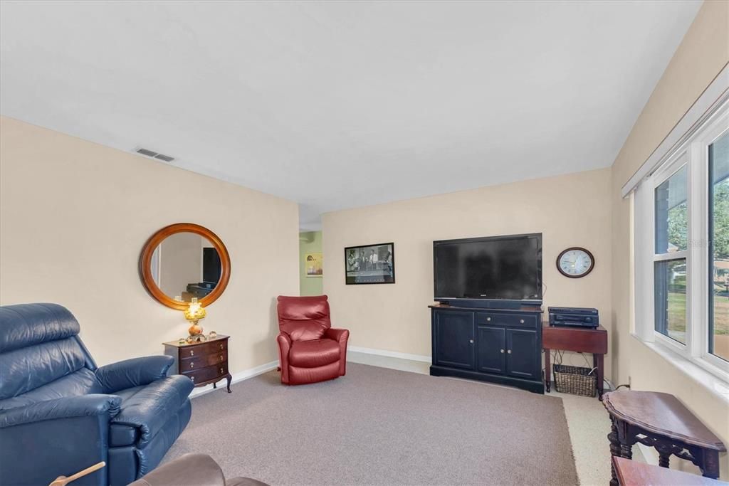 For Sale: $365,000 (2 beds, 2 baths, 1157 Square Feet)