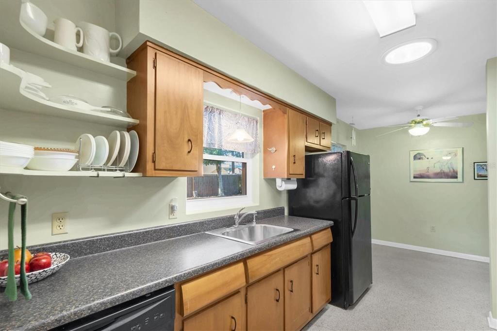 For Sale: $365,000 (2 beds, 2 baths, 1157 Square Feet)