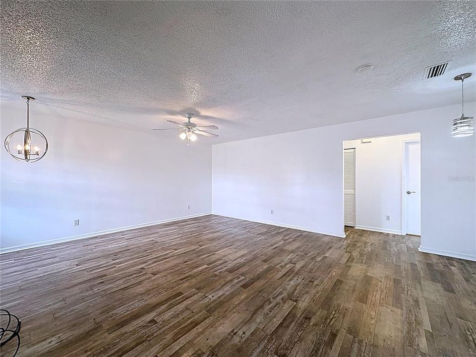 На продажу: $149,000 (2 спален, 1 ванн, 902 Квадратных фут)