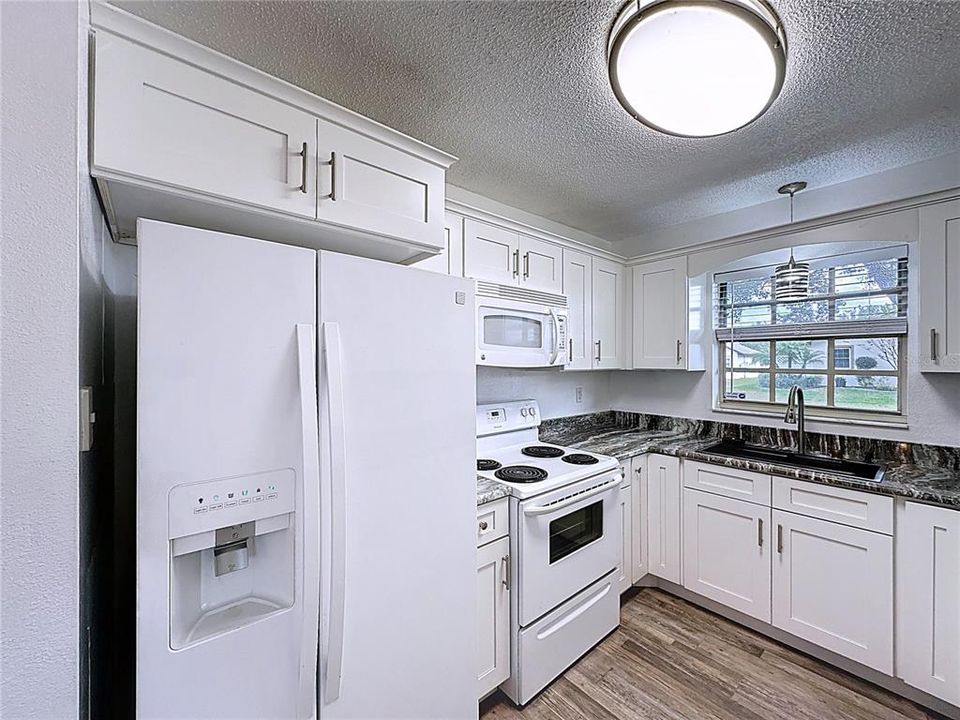 На продажу: $149,000 (2 спален, 1 ванн, 902 Квадратных фут)