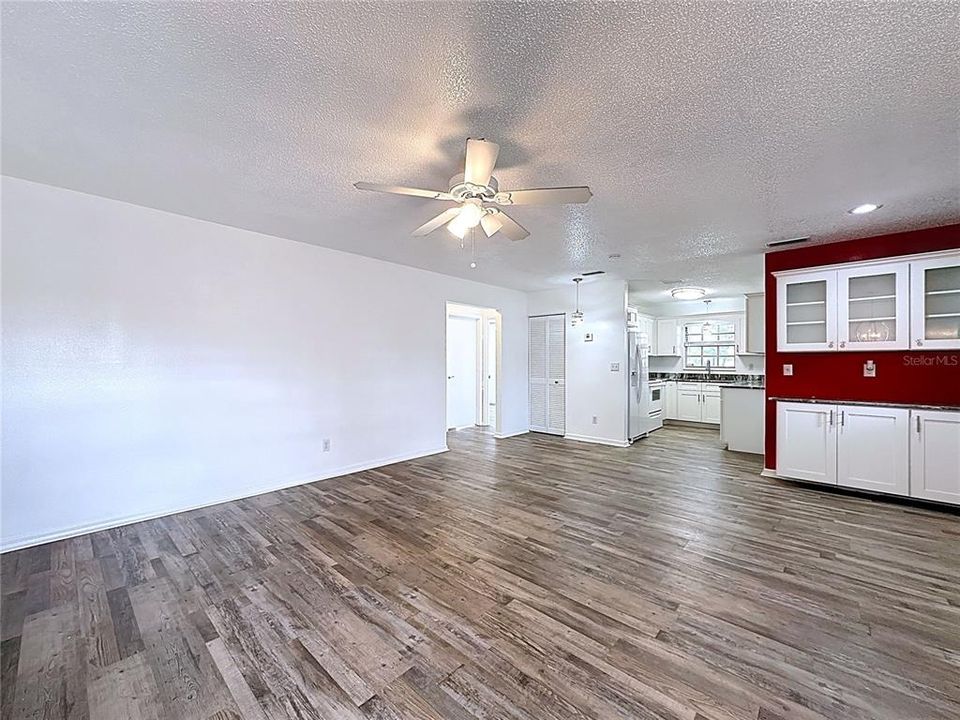 На продажу: $149,000 (2 спален, 1 ванн, 902 Квадратных фут)