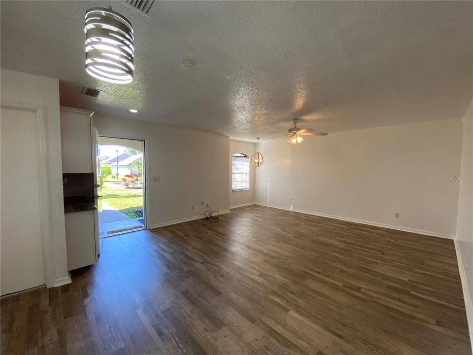 На продажу: $149,000 (2 спален, 1 ванн, 902 Квадратных фут)