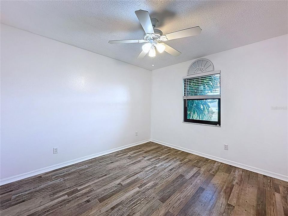 На продажу: $149,000 (2 спален, 1 ванн, 902 Квадратных фут)