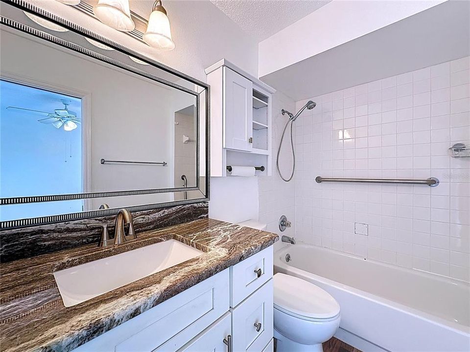 На продажу: $149,000 (2 спален, 1 ванн, 902 Квадратных фут)