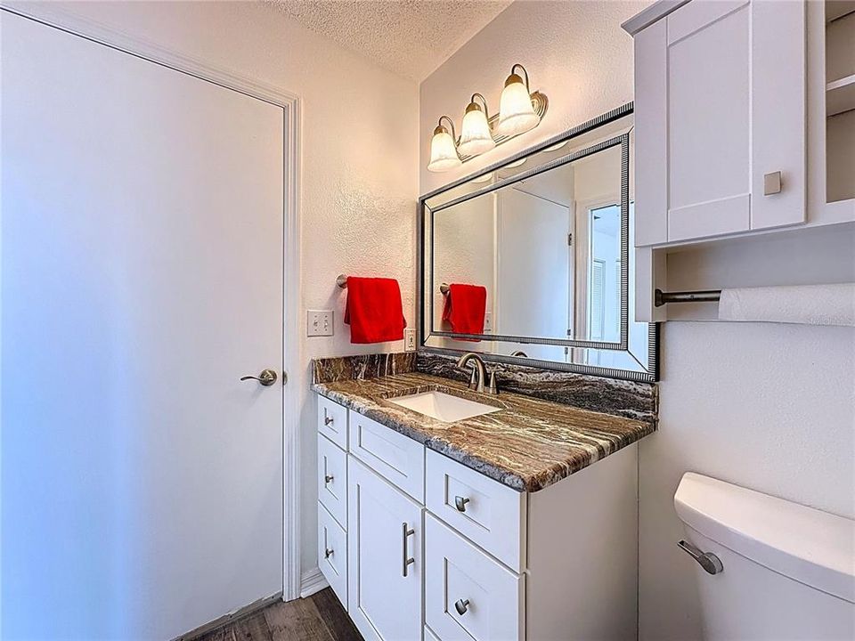 На продажу: $149,000 (2 спален, 1 ванн, 902 Квадратных фут)