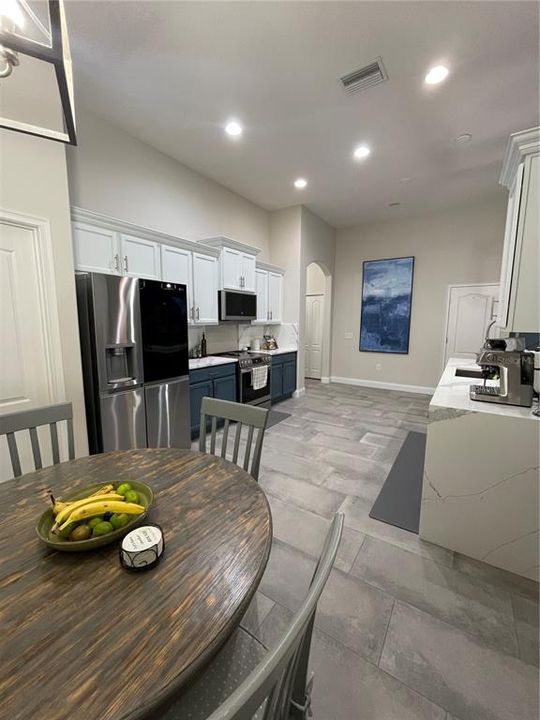 For Rent: $3,050 (4 beds, 2 baths, 1998 Square Feet)