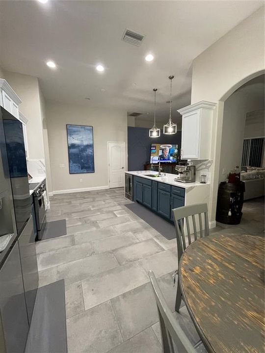 For Rent: $3,050 (4 beds, 2 baths, 1998 Square Feet)