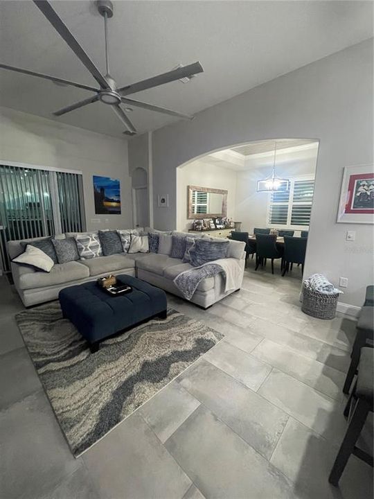 For Rent: $3,050 (4 beds, 2 baths, 1998 Square Feet)