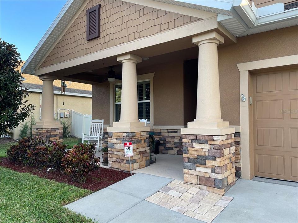 For Rent: $3,050 (4 beds, 2 baths, 1998 Square Feet)