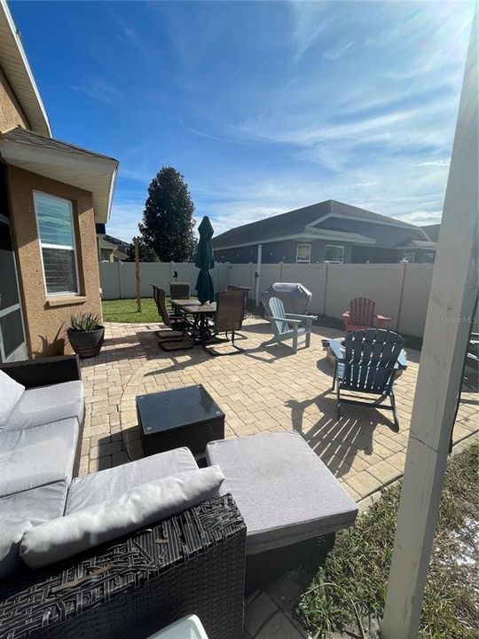 For Rent: $3,050 (4 beds, 2 baths, 1998 Square Feet)