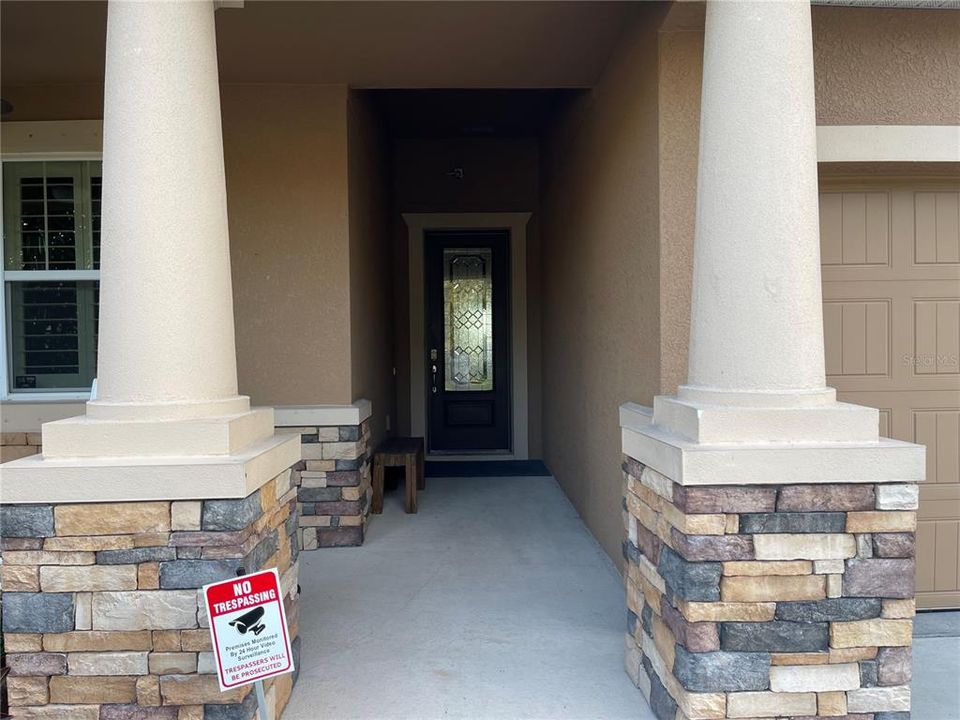 For Rent: $3,050 (4 beds, 2 baths, 1998 Square Feet)