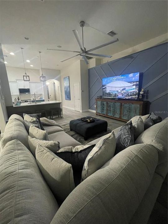 For Rent: $3,050 (4 beds, 2 baths, 1998 Square Feet)