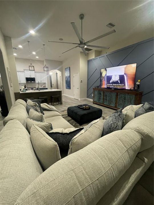 For Rent: $3,050 (4 beds, 2 baths, 1998 Square Feet)