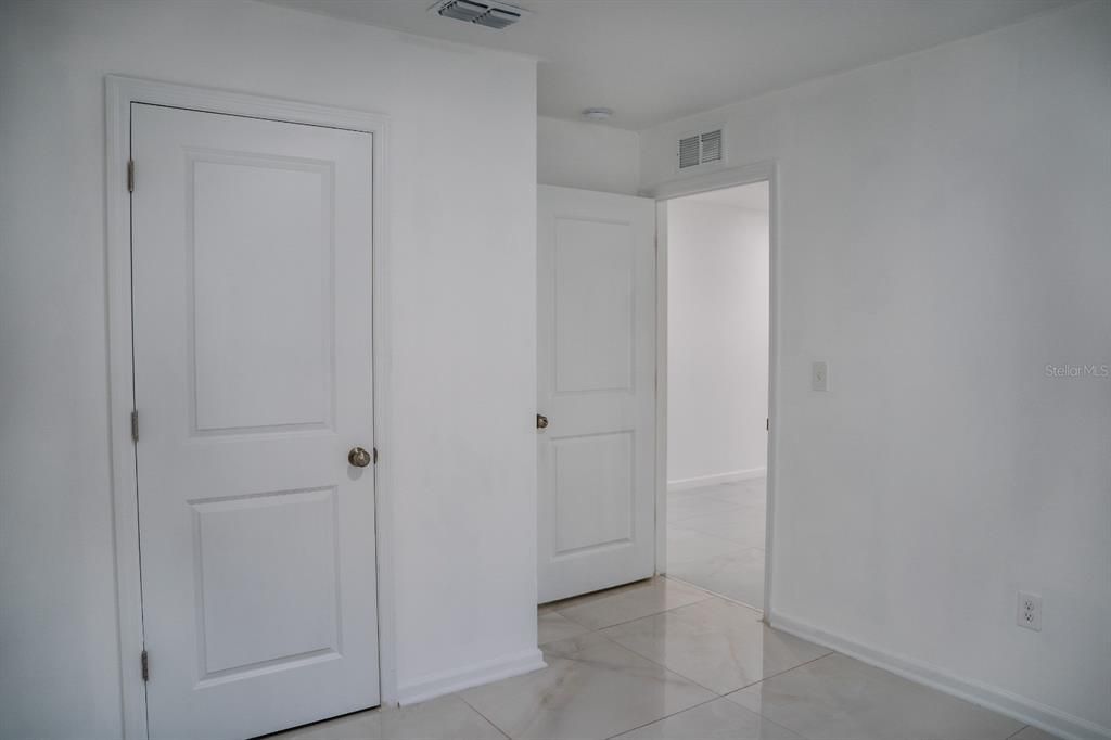 En Venta: $369,900 (4 camas, 3 baños, 1672 Pies cuadrados)