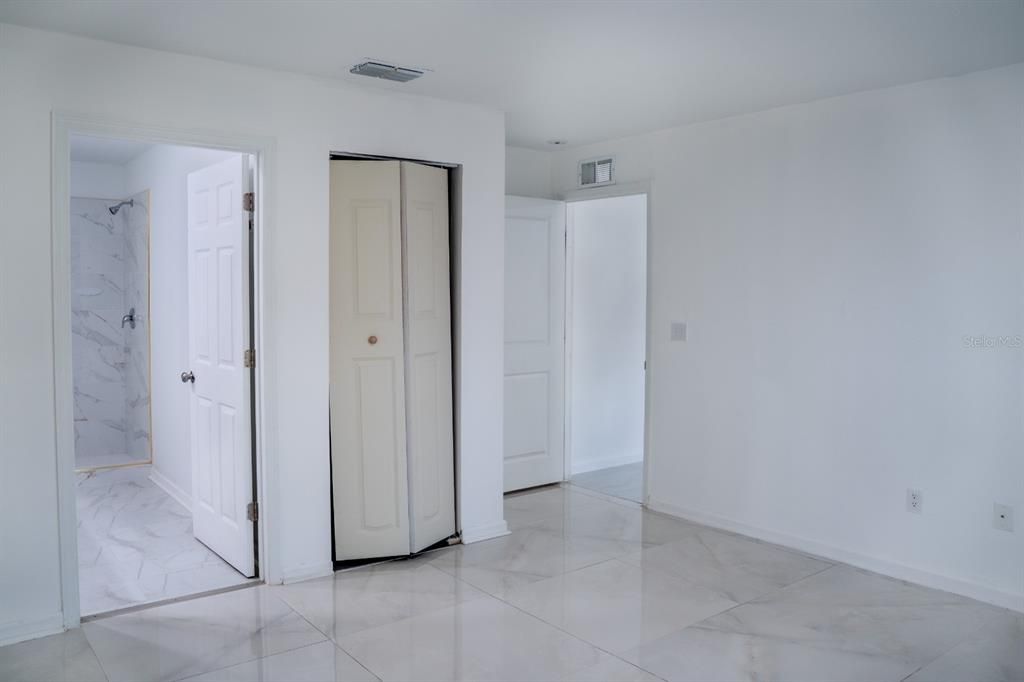 En Venta: $369,900 (4 camas, 3 baños, 1672 Pies cuadrados)