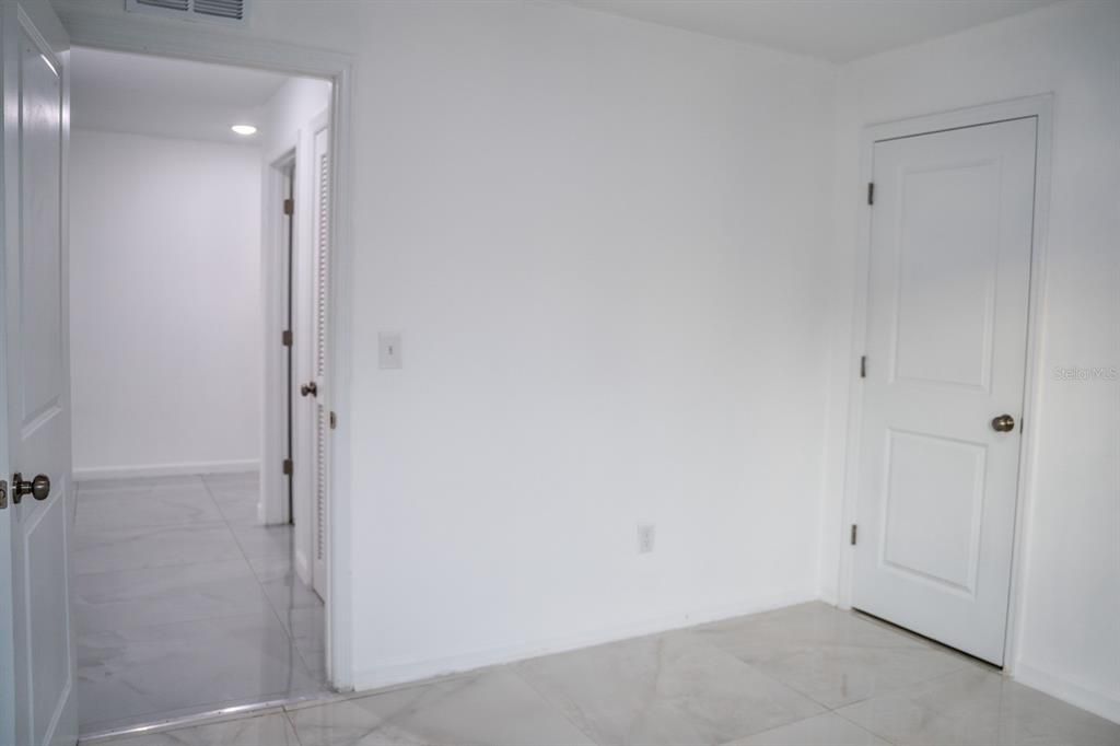 En Venta: $369,900 (4 camas, 3 baños, 1672 Pies cuadrados)