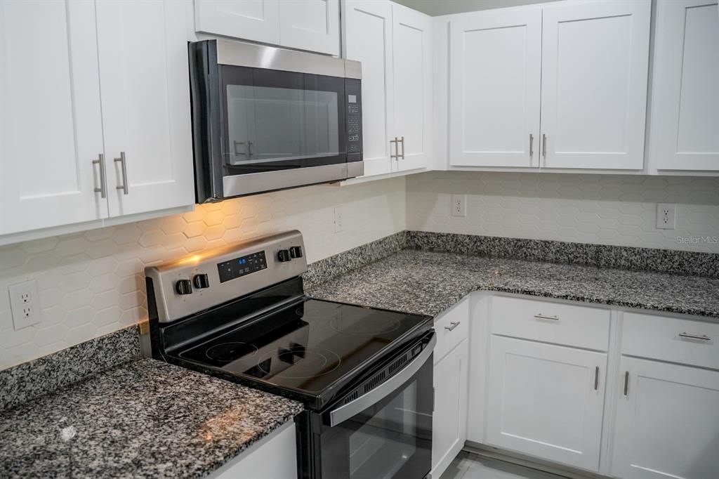 En Venta: $369,900 (4 camas, 3 baños, 1672 Pies cuadrados)