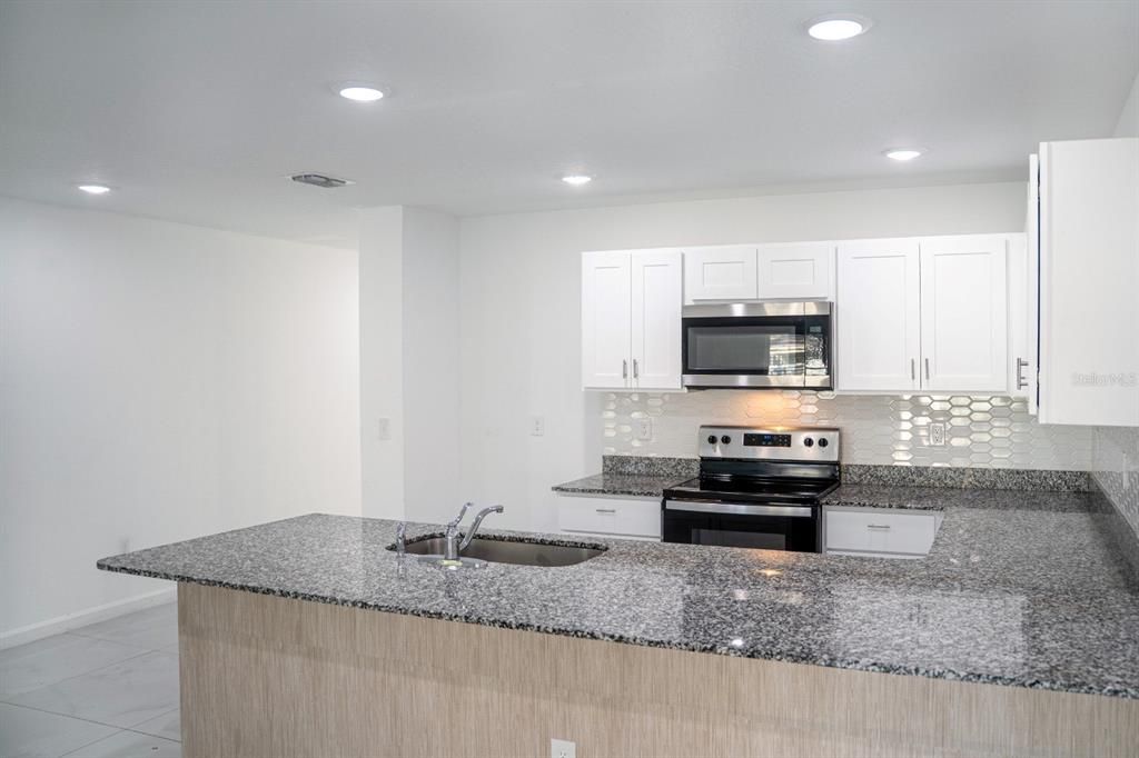 For Sale: $369,900 (4 beds, 3 baths, 1672 Square Feet)