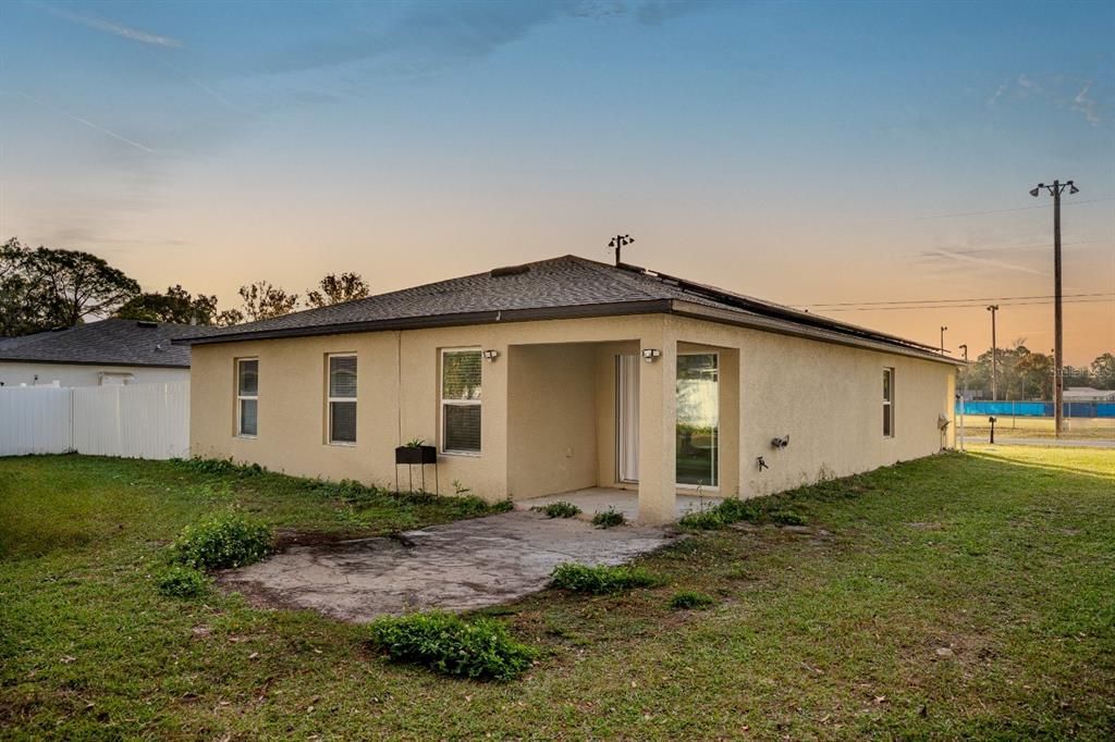 For Sale: $369,900 (4 beds, 3 baths, 1672 Square Feet)