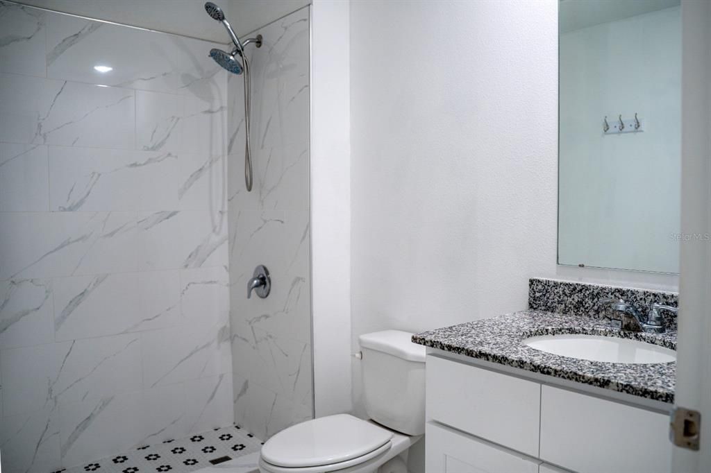 En Venta: $369,900 (4 camas, 3 baños, 1672 Pies cuadrados)