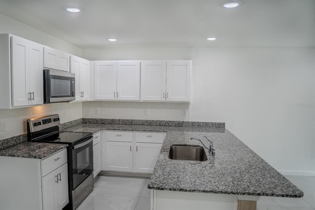 En Venta: $369,900 (4 camas, 3 baños, 1672 Pies cuadrados)