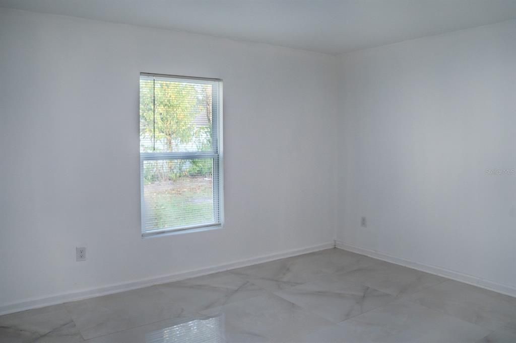 En Venta: $369,900 (4 camas, 3 baños, 1672 Pies cuadrados)