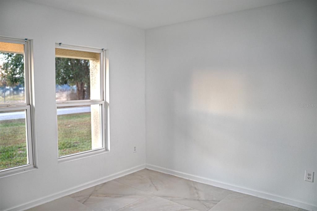 En Venta: $369,900 (4 camas, 3 baños, 1672 Pies cuadrados)