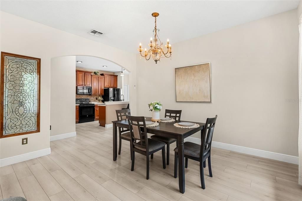 待售: $610,000 (5 贝兹, 3 浴室, 3493 平方英尺)