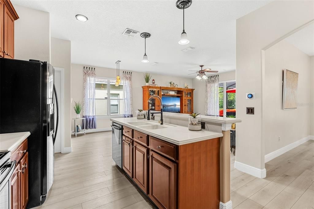 待售: $610,000 (5 贝兹, 3 浴室, 3493 平方英尺)