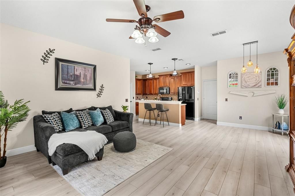 待售: $610,000 (5 贝兹, 3 浴室, 3493 平方英尺)