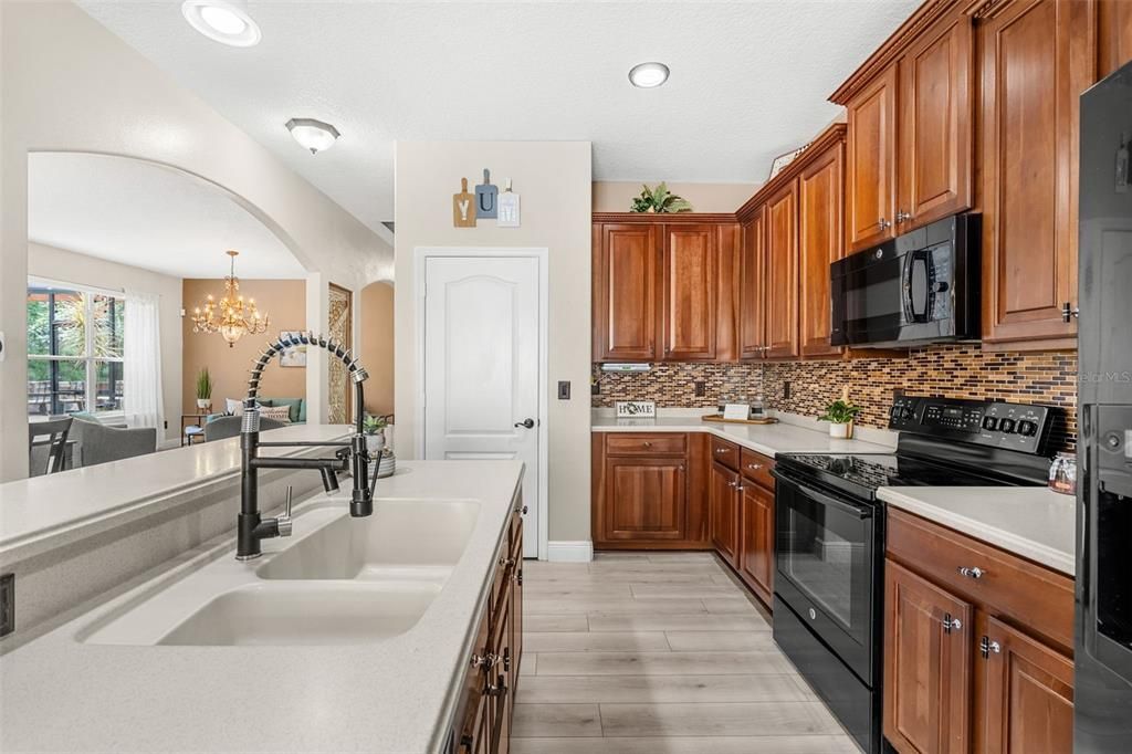 待售: $610,000 (5 贝兹, 3 浴室, 3493 平方英尺)