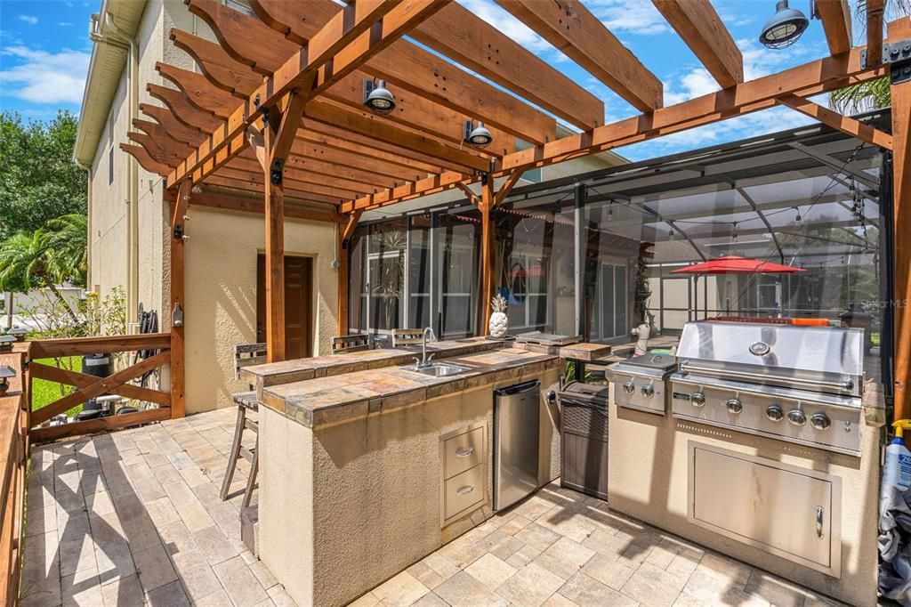 待售: $610,000 (5 贝兹, 3 浴室, 3493 平方英尺)