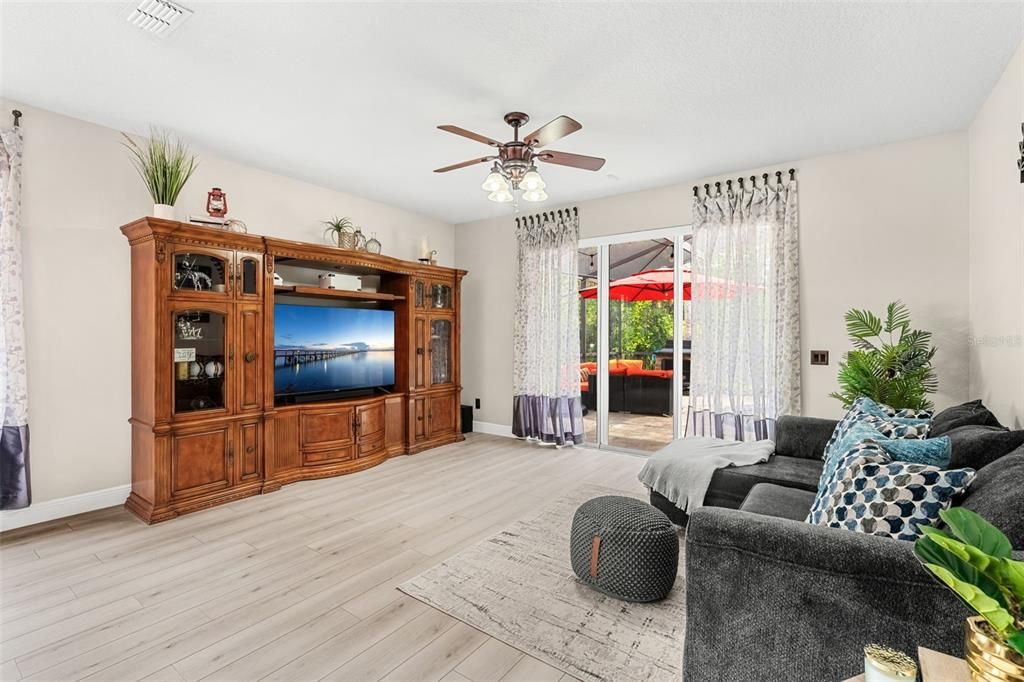 待售: $610,000 (5 贝兹, 3 浴室, 3493 平方英尺)