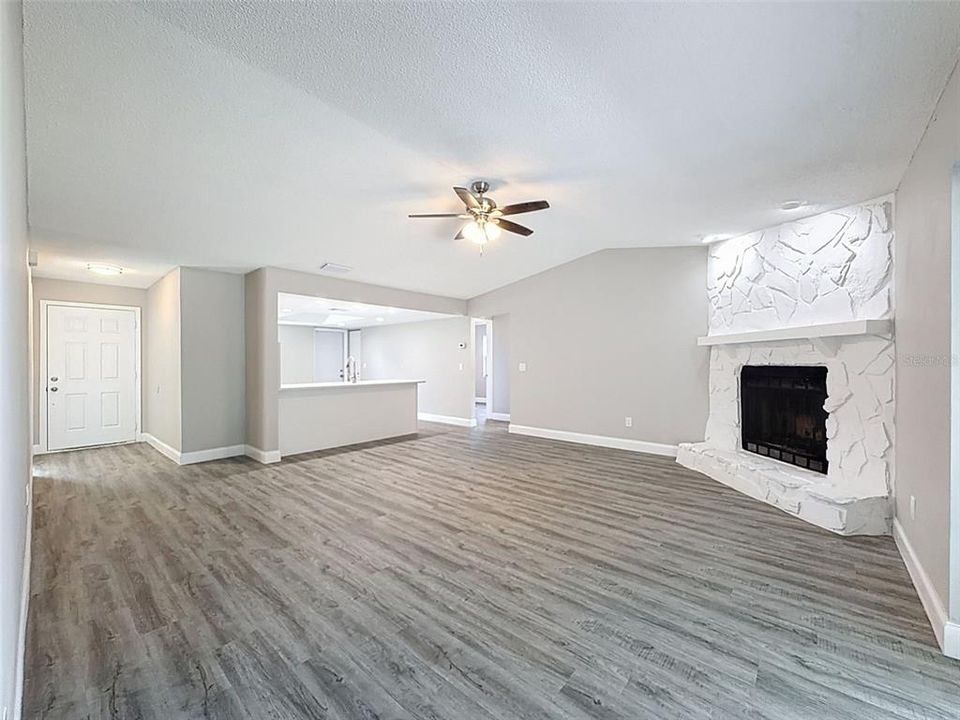 For Sale: $380,000 (4 beds, 2 baths, 1399 Square Feet)