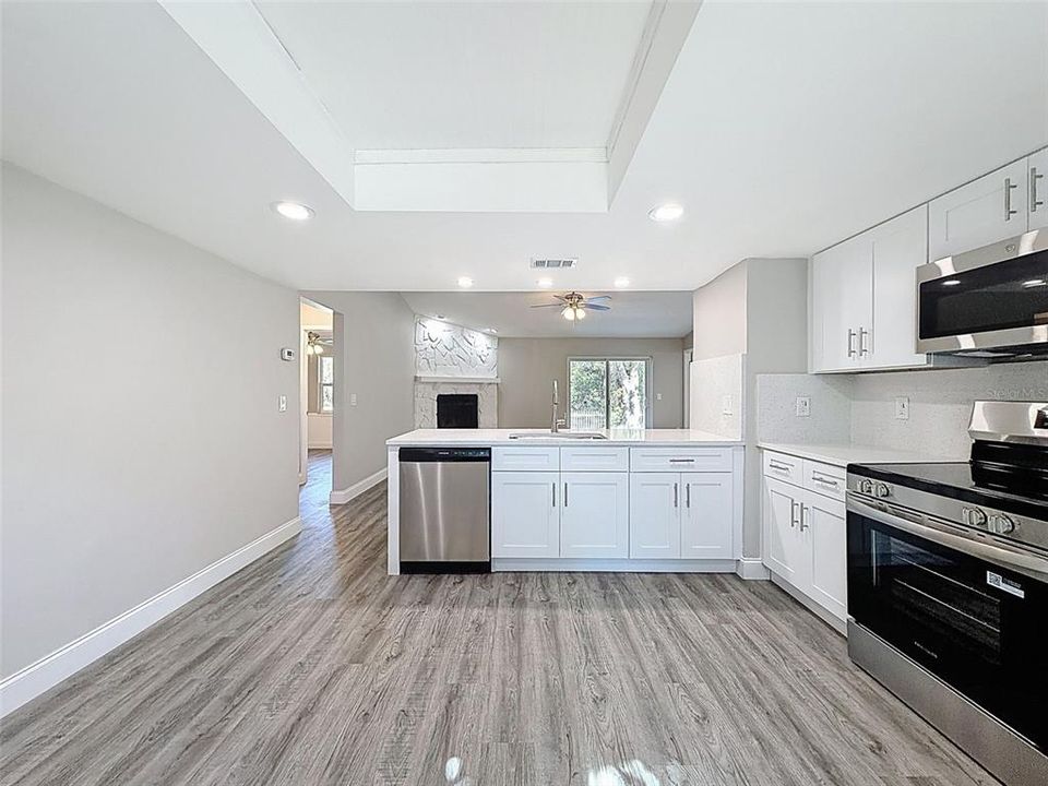 For Sale: $380,000 (4 beds, 2 baths, 1399 Square Feet)