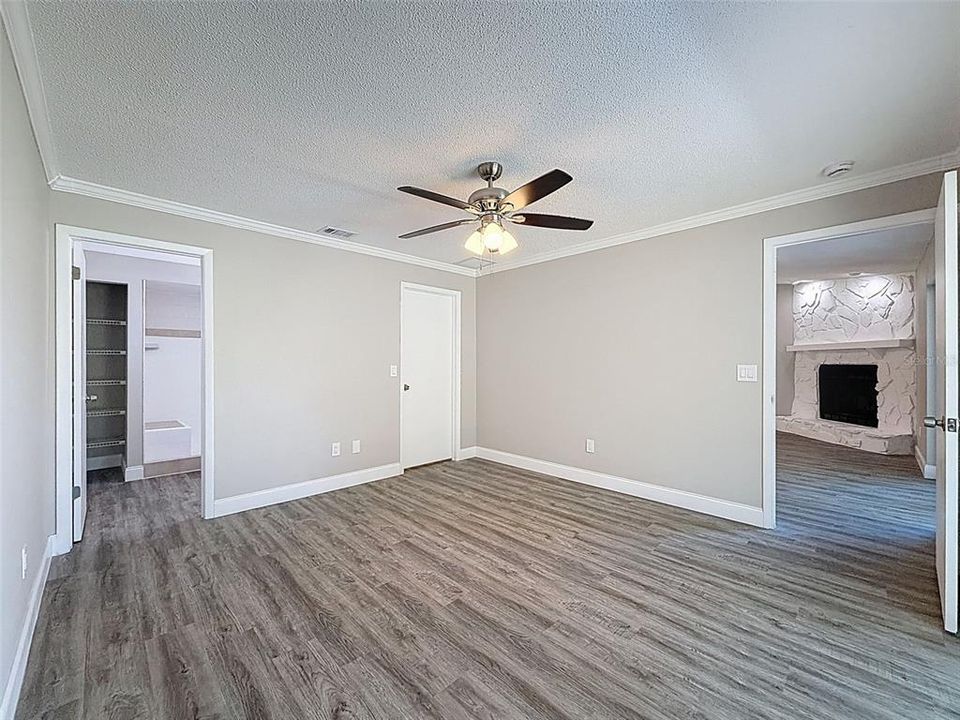 For Sale: $380,000 (4 beds, 2 baths, 1399 Square Feet)